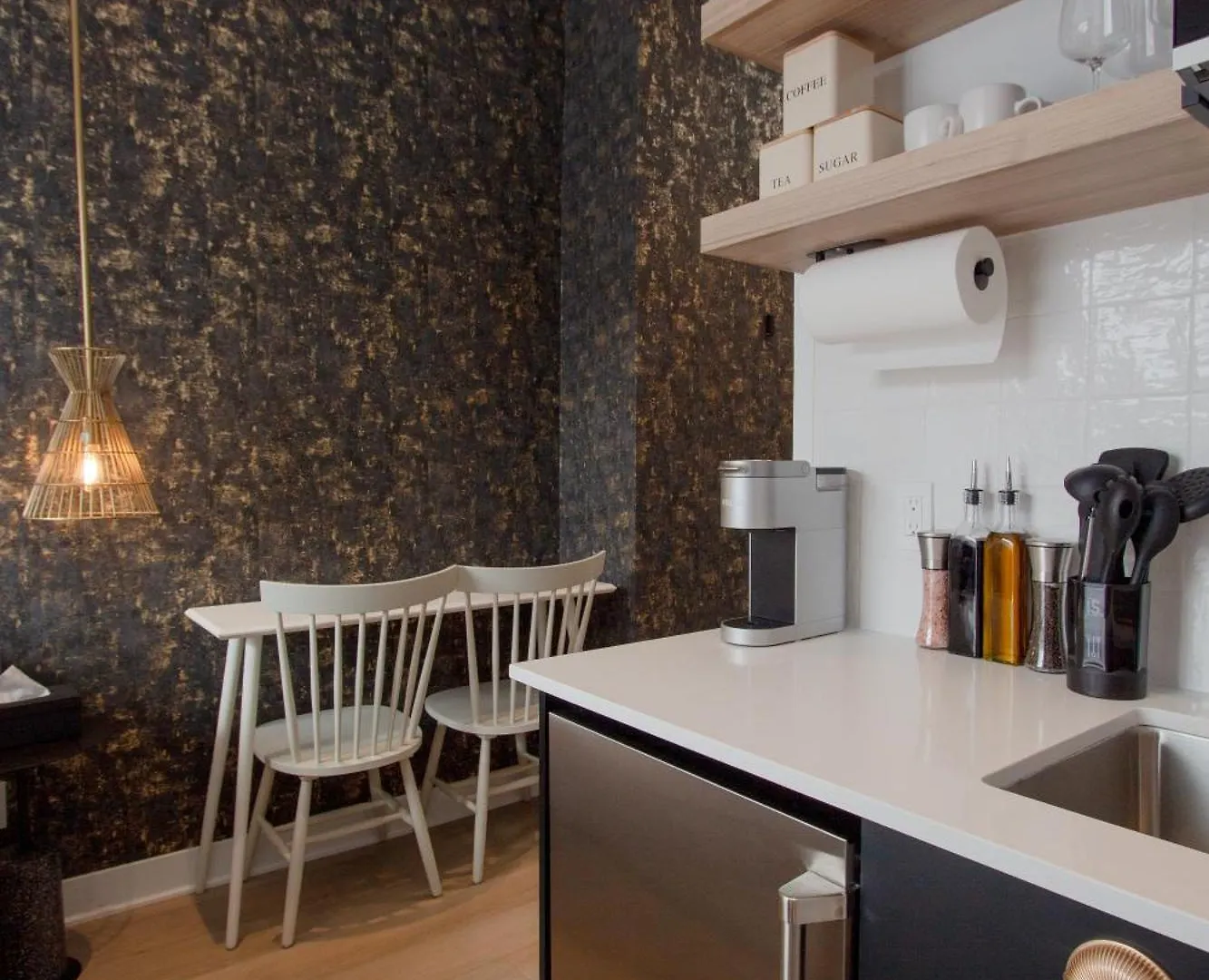 Studio #2 - Self Check-In - Plateau - St-Denis Montreal Apartment