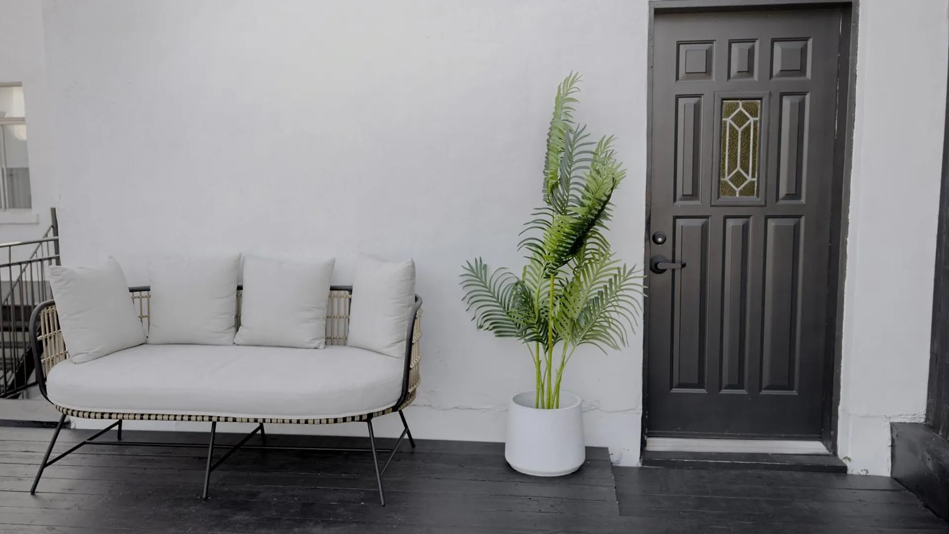 Apartment Studio #2 - Self Check-In - Plateau - St-Denis Montreal