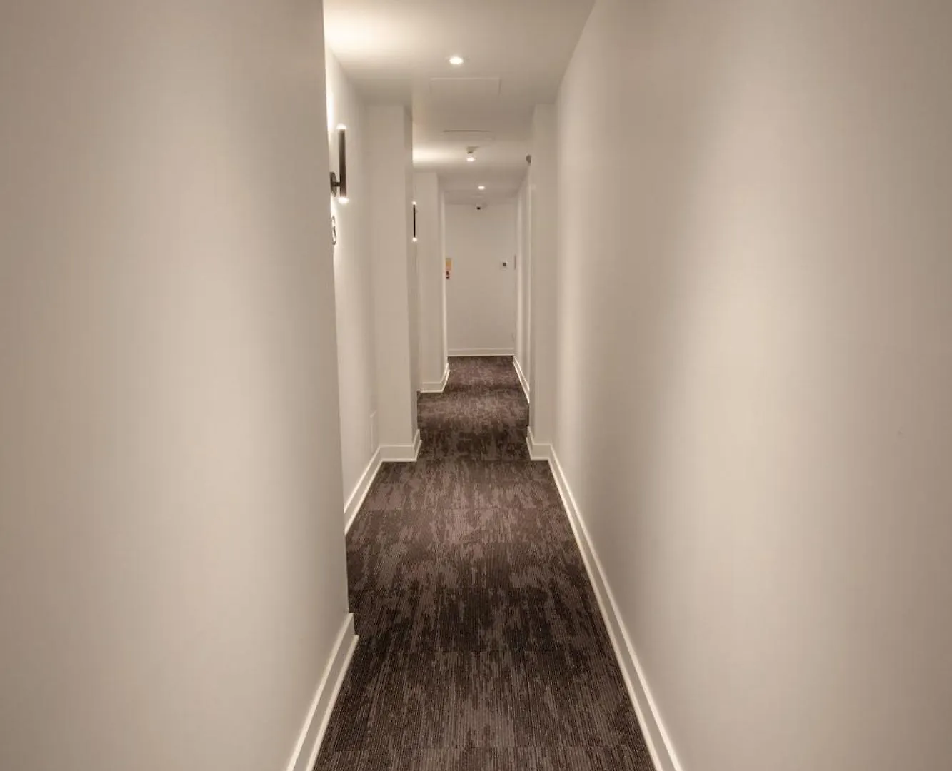 Apartment Studio #2 - Self Check-In - Plateau - St-Denis Montreal Canada