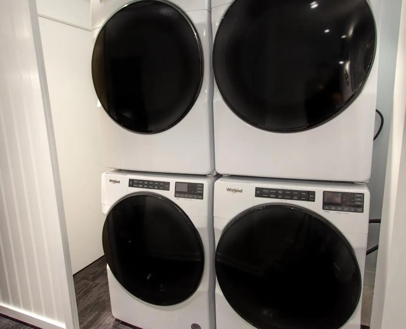 Apartment Studio #2 - Self Check-In - Plateau - St-Denis Montreal